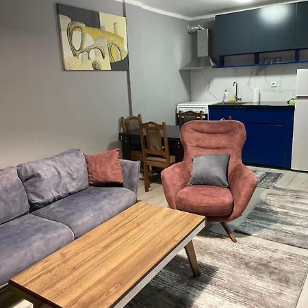 Sunny Prishtina Apartment พริสตีนา ภายนอก รูปภาพ
