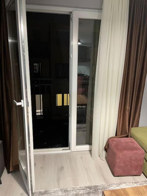 Sunny Prishtina Apartment พริสตีนา ภายนอก รูปภาพ