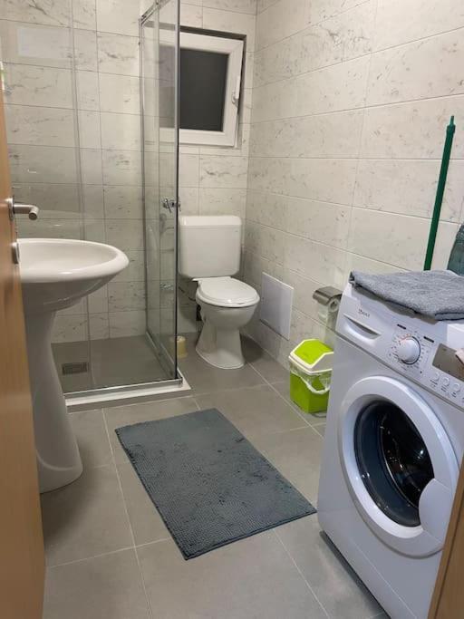 Sunny Prishtina Apartment พริสตีนา ภายนอก รูปภาพ