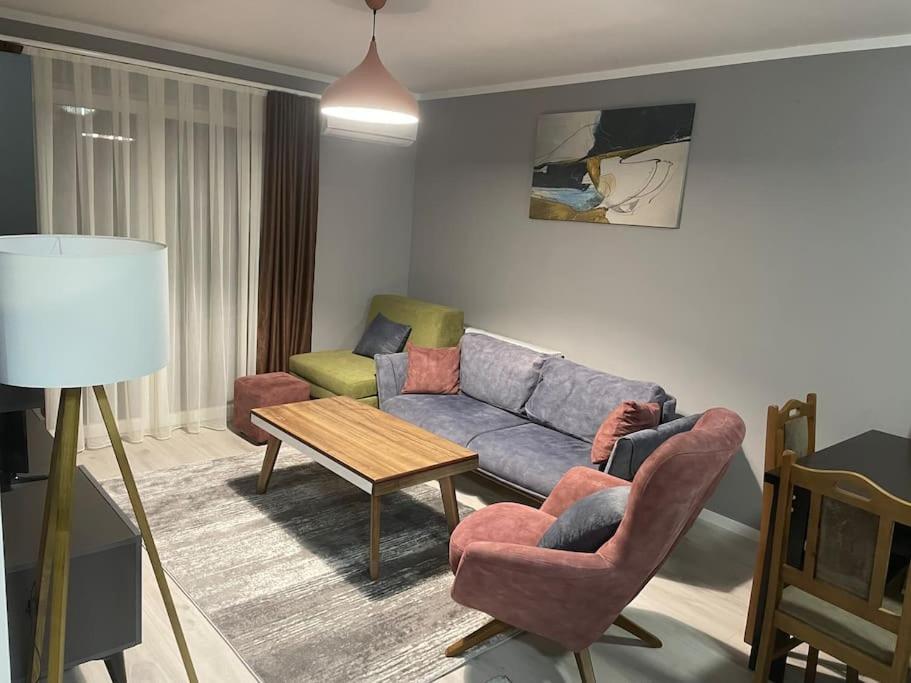 Sunny Prishtina Apartment พริสตีนา ภายนอก รูปภาพ